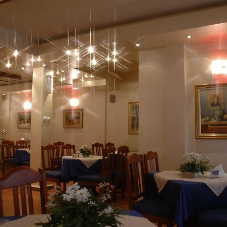 特诺格拉德酒店 克拉列沃 餐厅 照片
