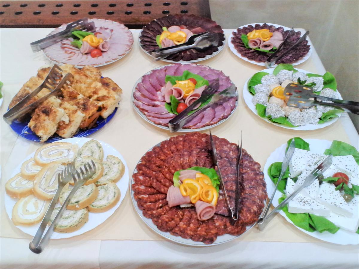 特诺格拉德酒店 克拉列沃 外观 照片